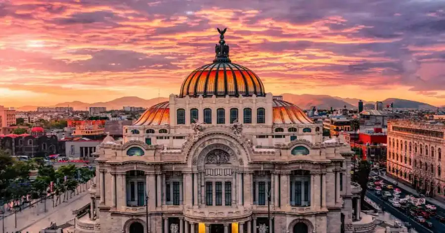 Palacio de Bellas Artes al atardecer